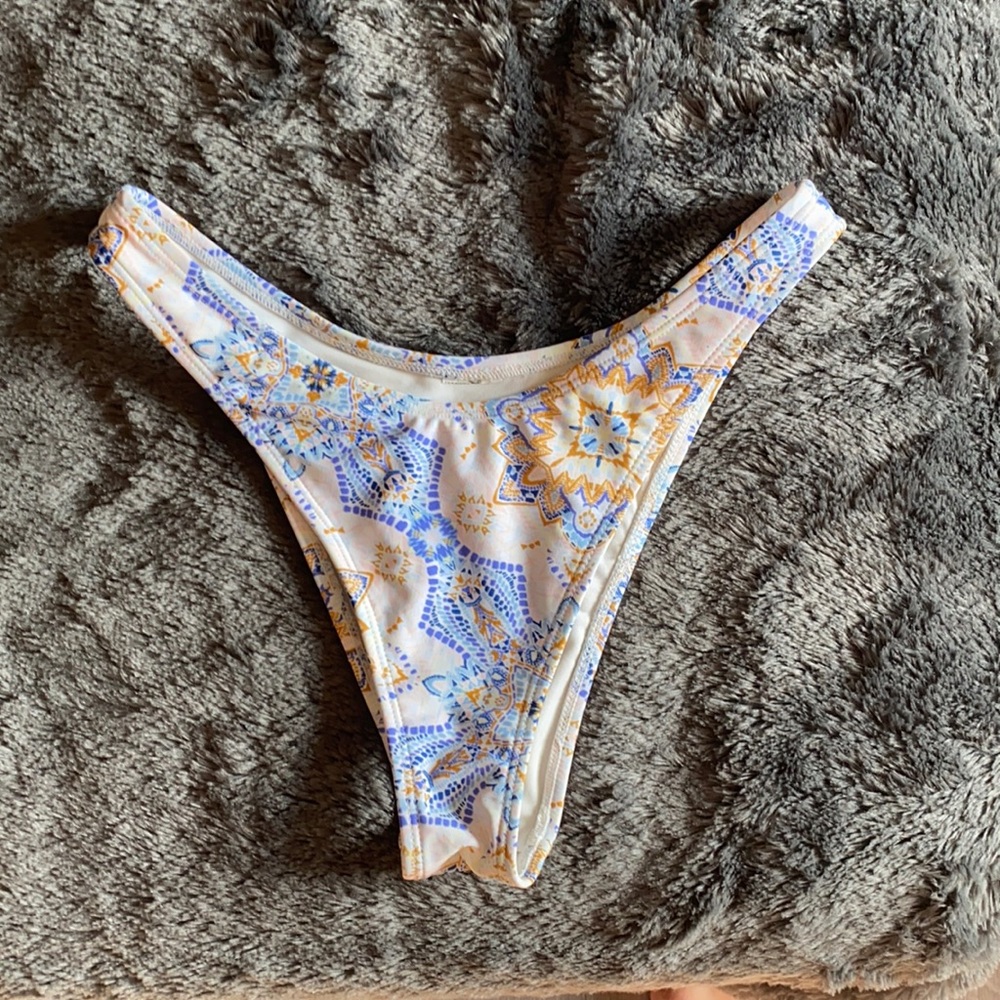 High leg bikini bottoms